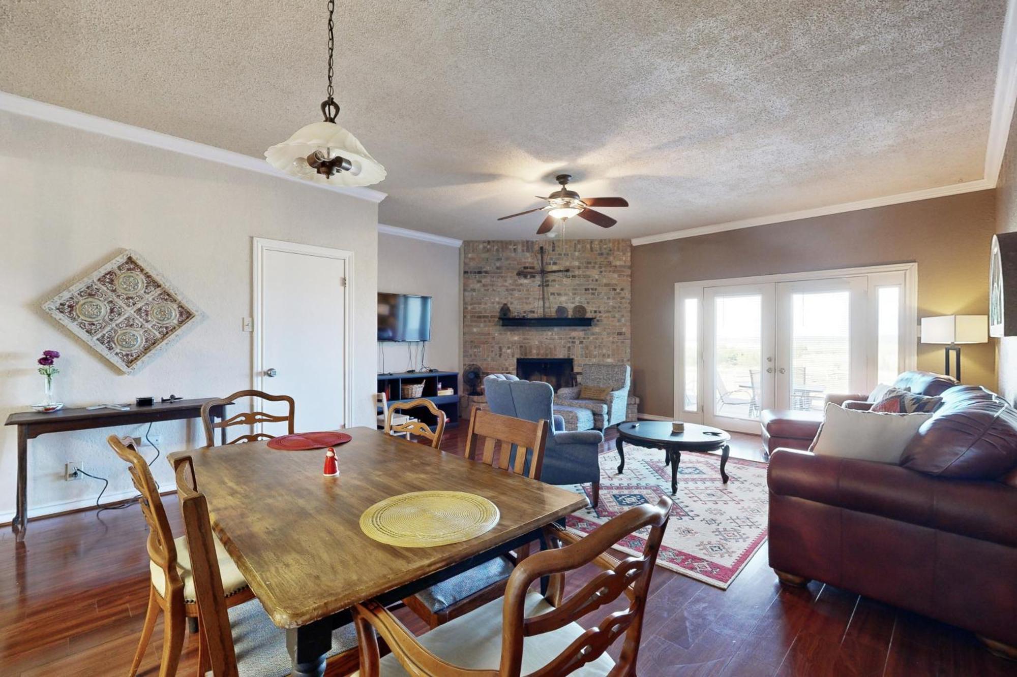 Canyon Lake Getaway & Texas Living Room photo