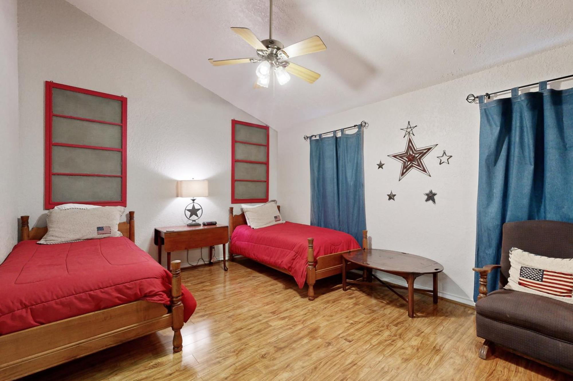 Canyon Lake Getaway & Texas Living Room photo